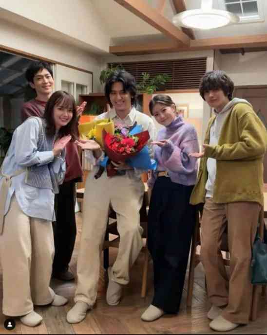 芸能人の集合写真を貼るトピ
