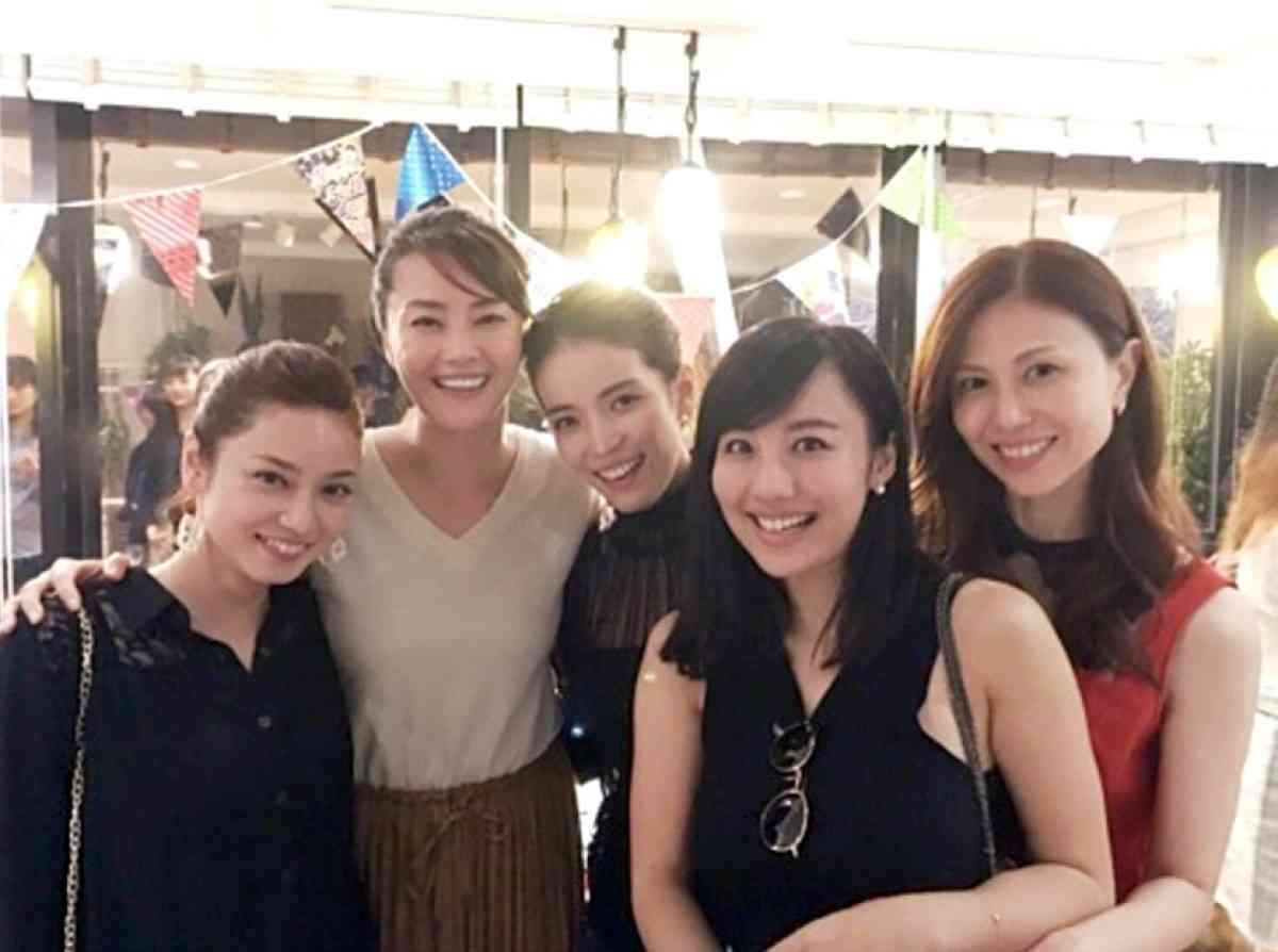 芸能人の集合写真を貼るトピ