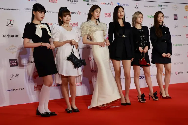 芸能人の集合写真を貼るトピ