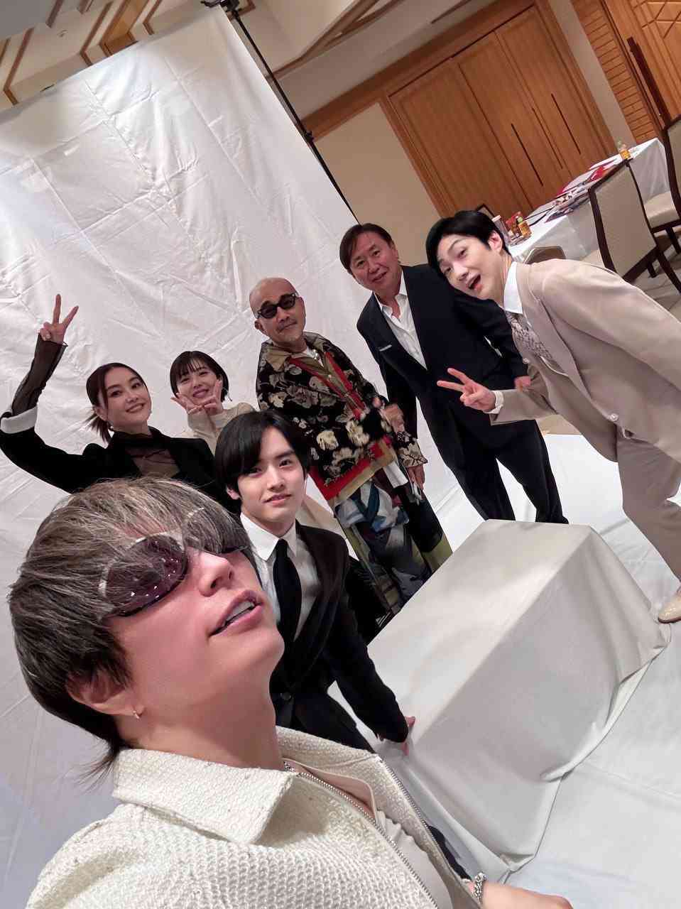芸能人の集合写真を貼るトピ