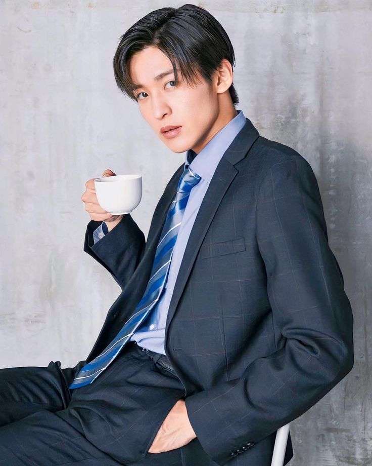 活動休止の目黒蓮、「素足」ショット公開　「明らかにお休み前より痩せてる気が...」気遣う声多数