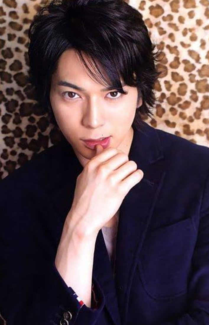 「かっぷくがよくビックリ」松本潤、大物演歌歌手と仲良しやりとり公開も〝ワイルドイメチェン〟の方が話題に　「髭似合わん」「私は良いと思います！」　