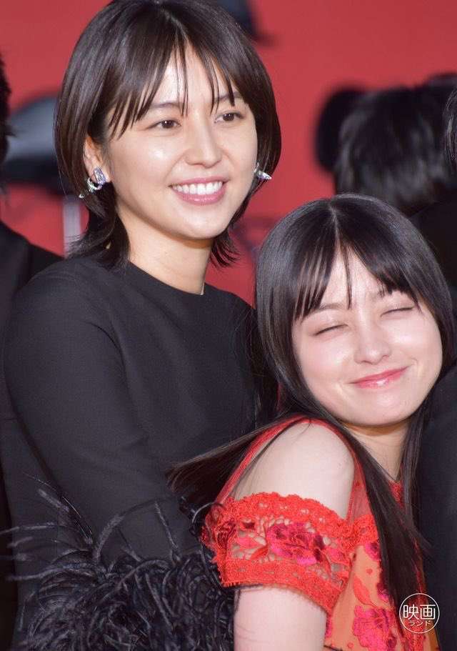 美人と美人の画像をください