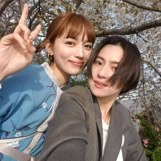 美人と美人の画像をください