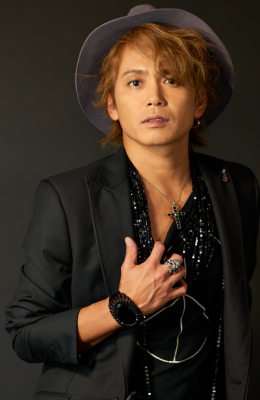 Number_i平野紫耀、全国のYSL店頭にビジュアルが並ぶ日本人初の快挙 挑発的で“BAD BOY”なムードに