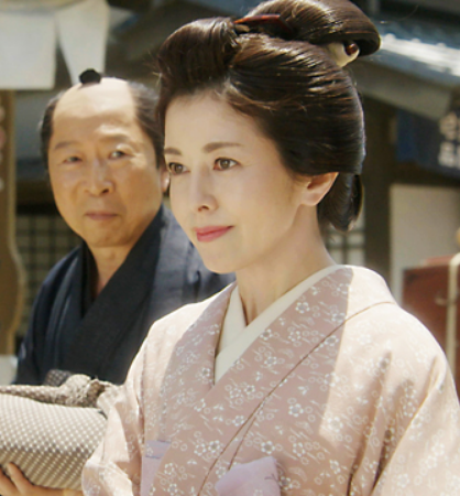 斉藤由貴「なぜか干されない」60代医師との“不倫続行”報道も…「普通にテレビに出てる」ワケ