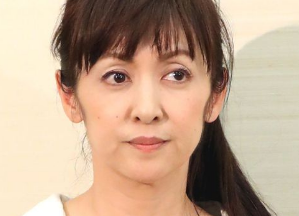 斉藤由貴「なぜか干されない」60代医師との“不倫続行”報道も…「普通にテレビに出てる」ワケ