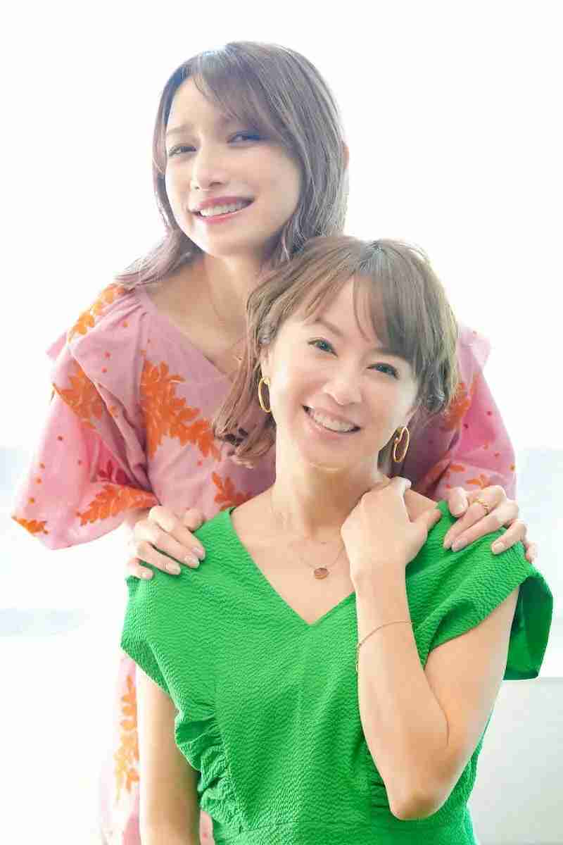 鈴木亜美、後藤真希との2ショットが話題に「2人とも美人」「お顔小さい！」