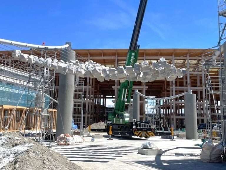 万博パビリオン建設現場で転落事故　50代の作業員が頭を打ち出血　再発防止策まとめるまで工事は中止