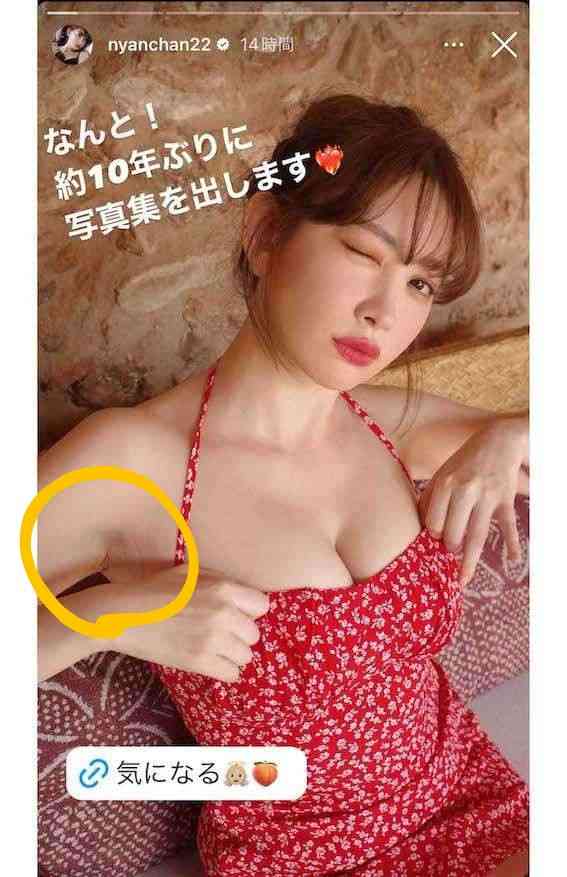 小嶋陽菜、写真集オフショット解禁に「憎らしいくらいエロい」抱き枕、撮影会の精力的販促で“発売前重版”