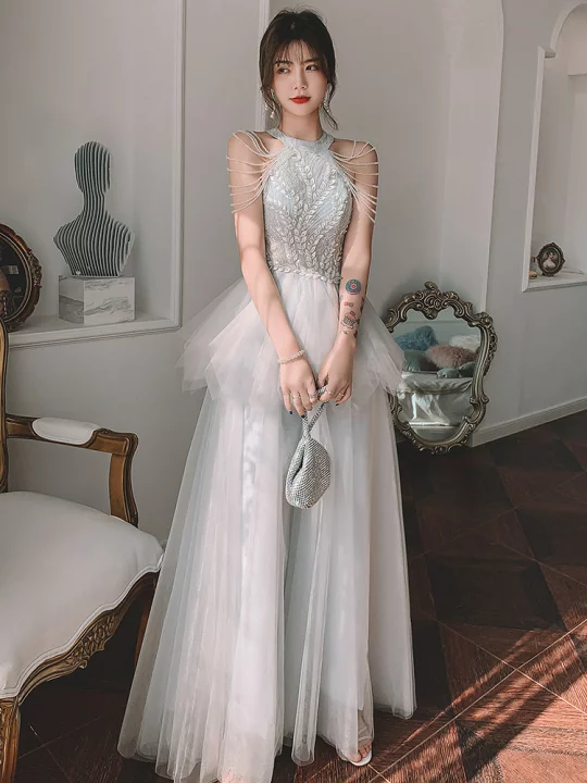 結婚式参列のドレスカラー