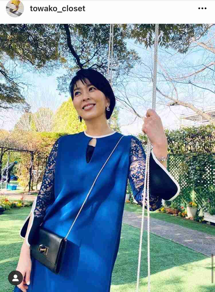 結婚式参列のドレスカラー
