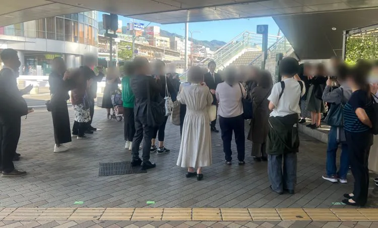 斎藤元彦前知事　サイン求める主婦から女子高生まで…街頭演説に殺到する“斎藤ガールズ”が明かした「応援する理由」