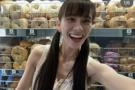 「ウエスト細すぎて…」35歳人気歌手の〝超スレンダー〟体型に心配の声も…「なりたい自分を目指して」と以前には筋肉美を披露