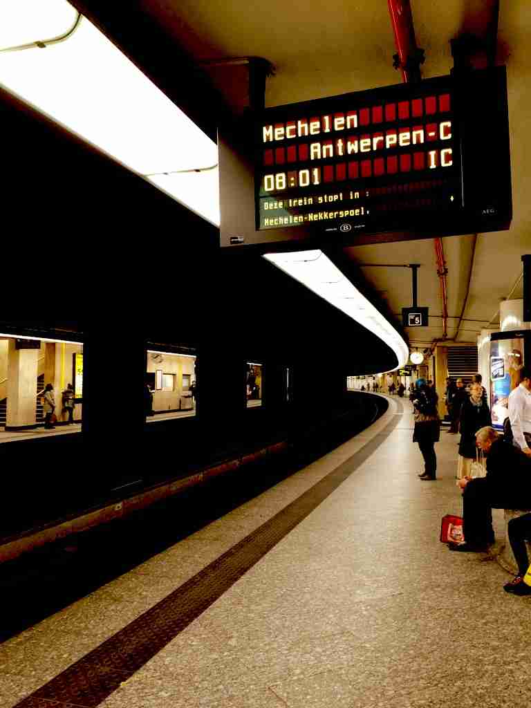 ガル民がスマホで撮った駅や電車が見たい!Part2