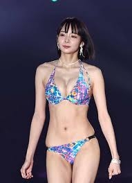 “役満ボディー”岡田紗佳、誹謗中傷への開示請求＆削除を報告「厳正な対処をしていきます」