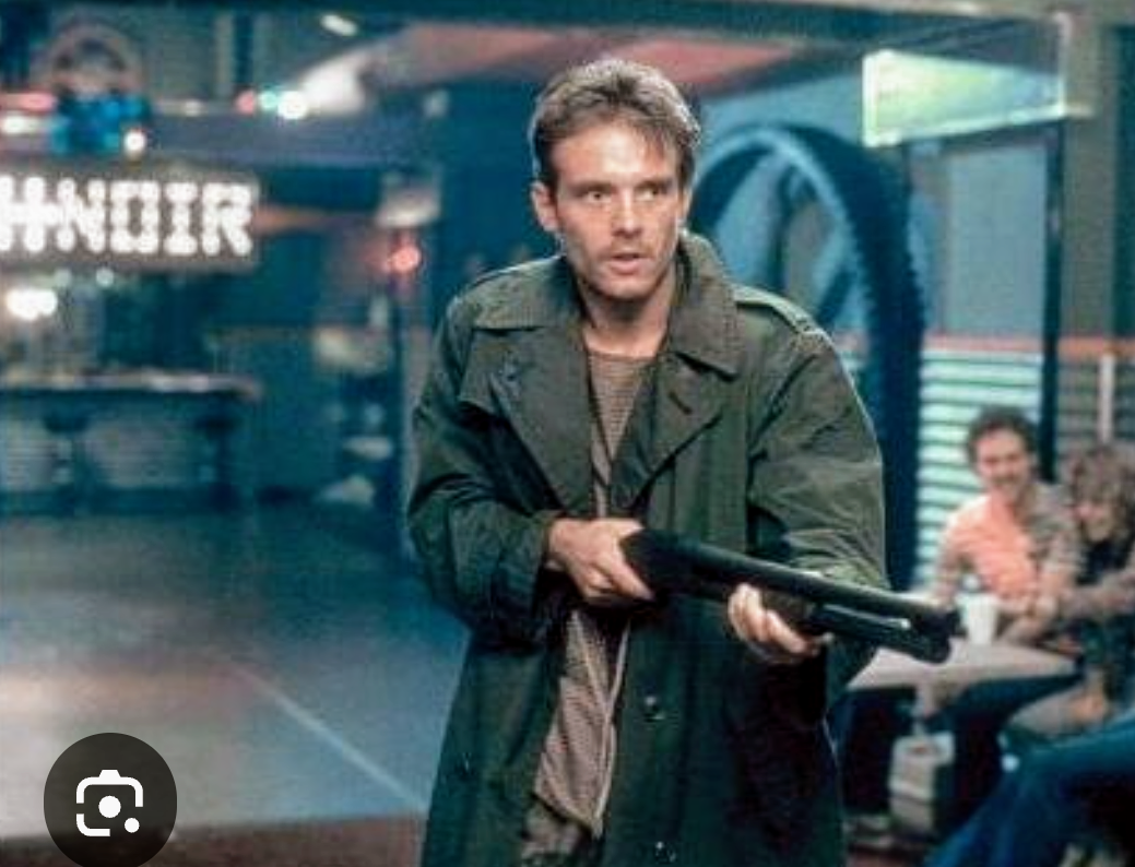 女性を守るような主人公