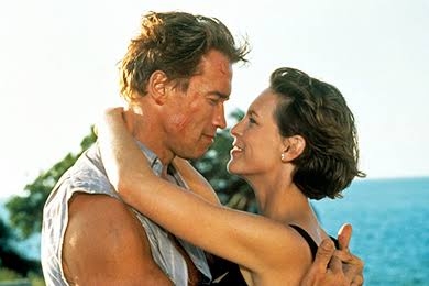 女性を守るような主人公