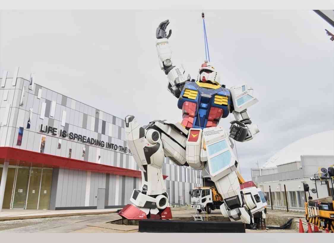 「ふざけてんの?」「原作へのリスペクトが皆無」“実物大”ガンダム、万博会場にお目見えも「謎ポーズ」にツッコミ殺到