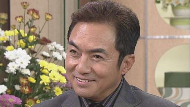 舞台『正三角関係』ロンドン公演中の嵐・松本潤の近影が「山田孝之みたい」桃井かおりが公開したツーショットに衝撃