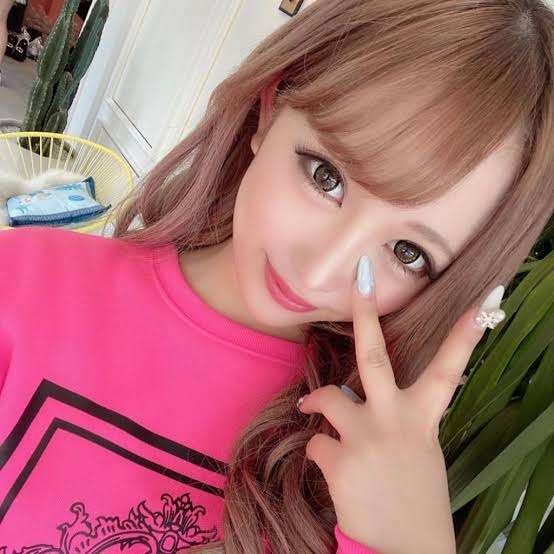 16歳で妊娠・ギャルモデル聖菜「モテすぎ注意」「圧倒的に万人ウケ過ぎ」なコーデに絶賛の声
