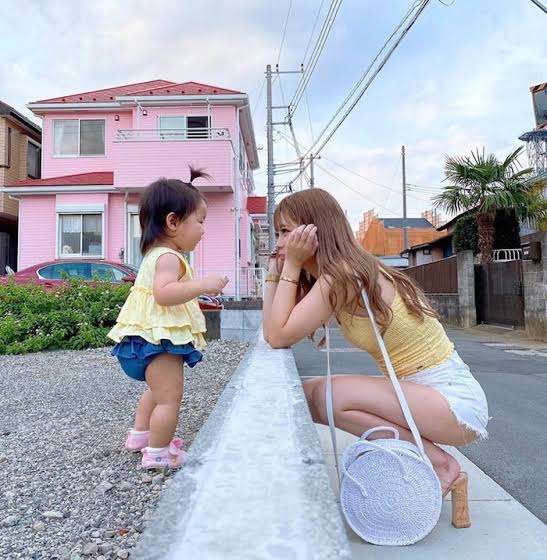 16歳で妊娠・ギャルモデル聖菜「モテすぎ注意」「圧倒的に万人ウケ過ぎ」なコーデに絶賛の声