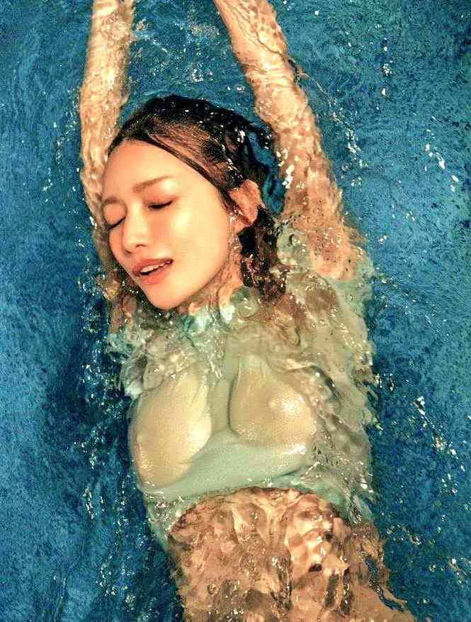 後藤真希『FRIDAY』表紙&巻頭に登場 写真集の完全未公開カットを独占公開