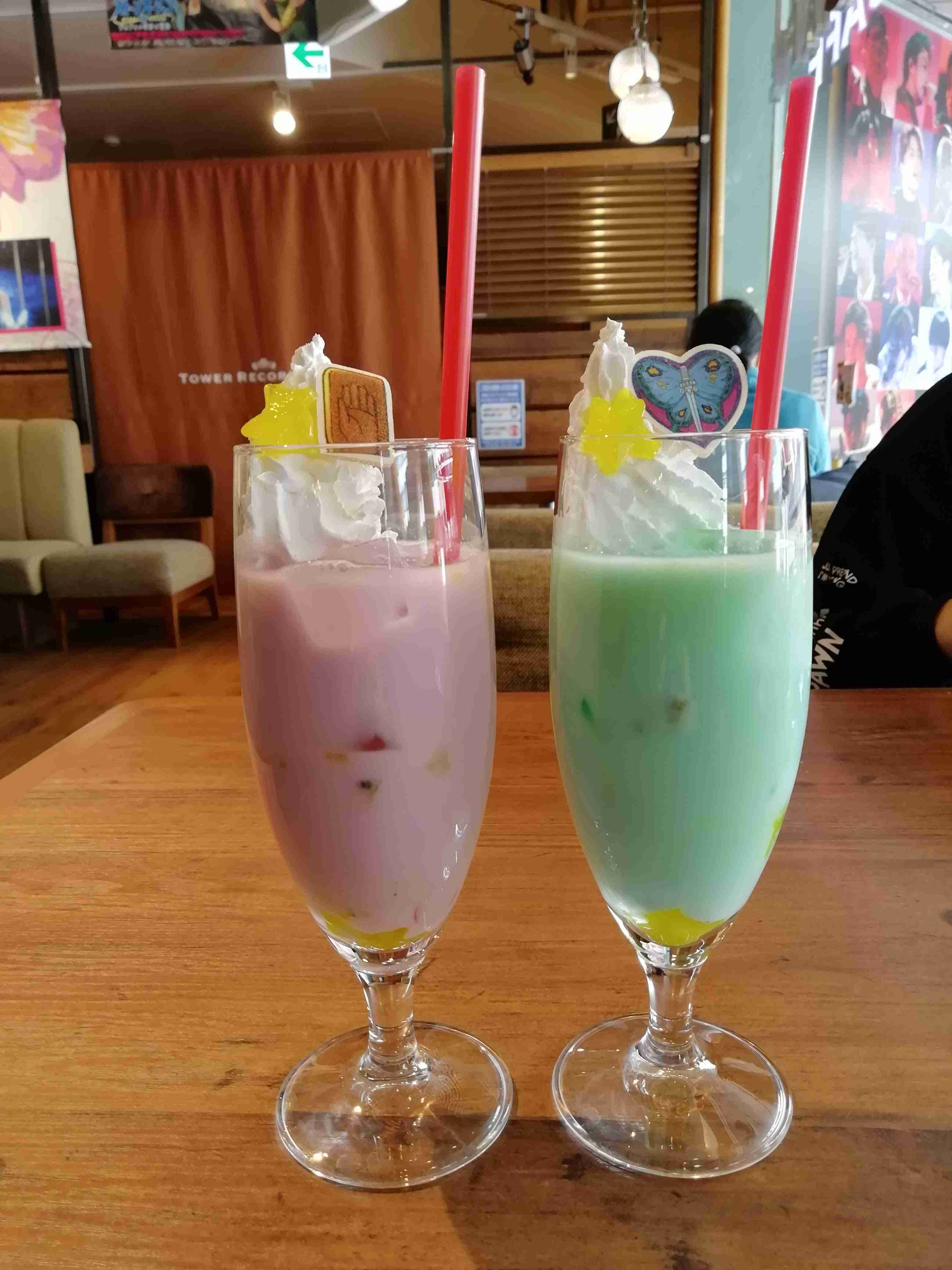 コラボカフェに1人で行けますか？