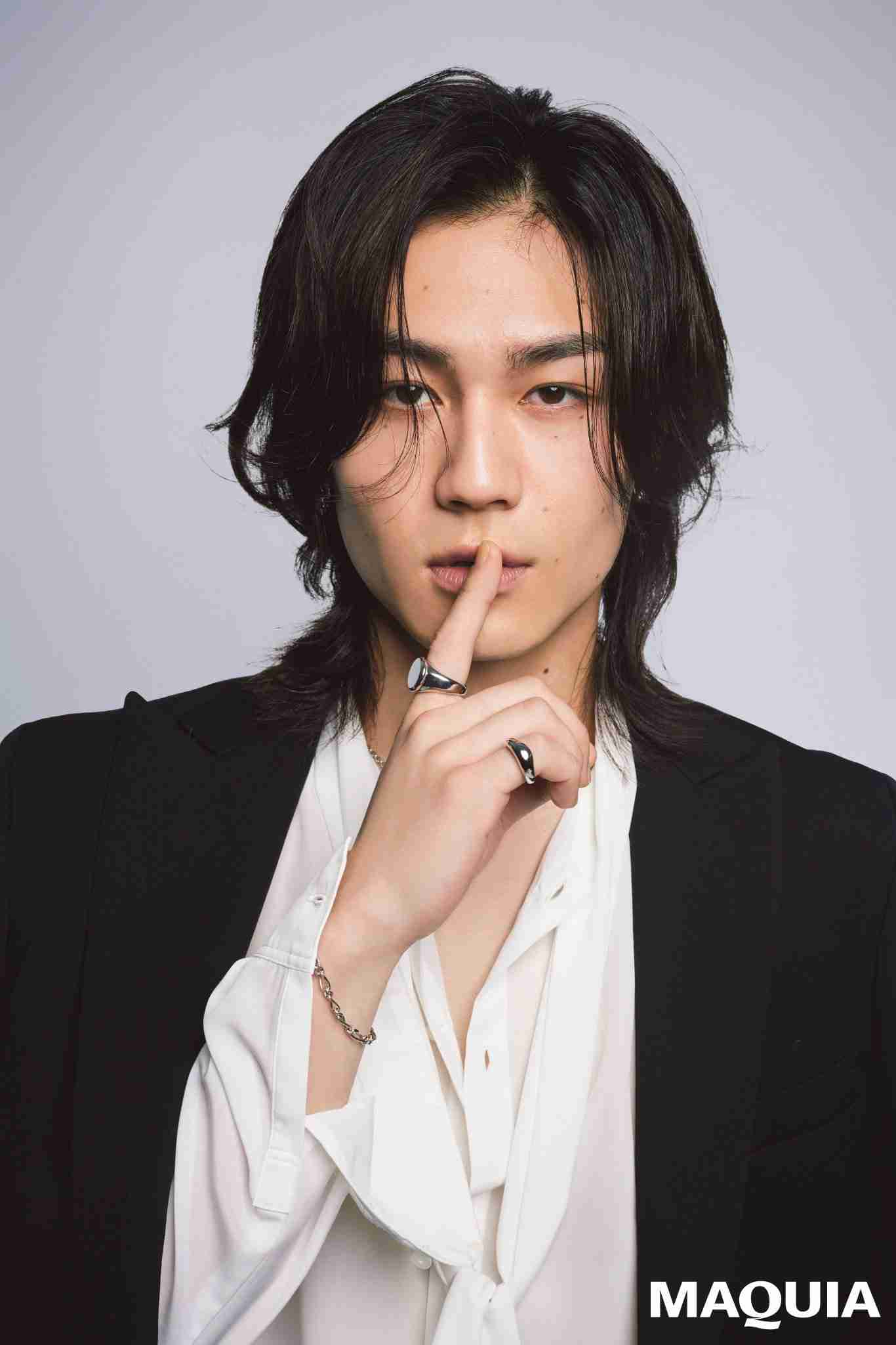 Travis Japan松田元太、『Hanako』初の単独表紙“レストランでデート”を再現　撮影ではグラス3杯空ける