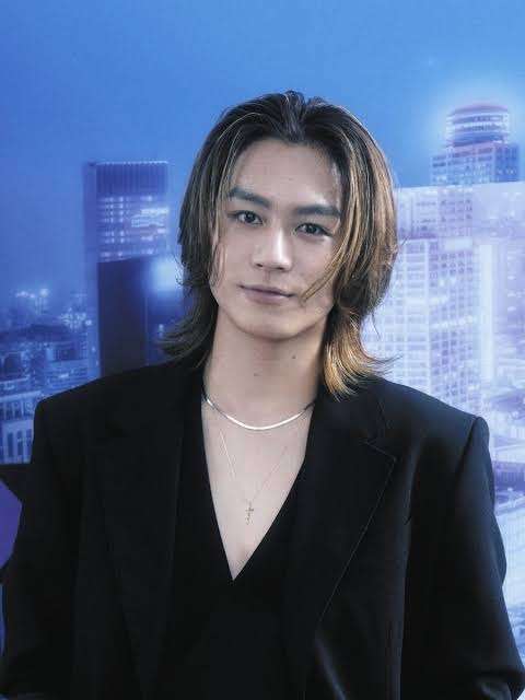 Travis Japan松田元太、『Hanako』初の単独表紙“レストランでデート”を再現　撮影ではグラス3杯空ける