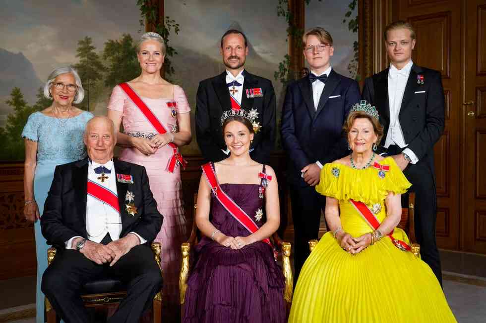 ノルウェー皇太子妃の息子、性的暴行容疑で逮捕
