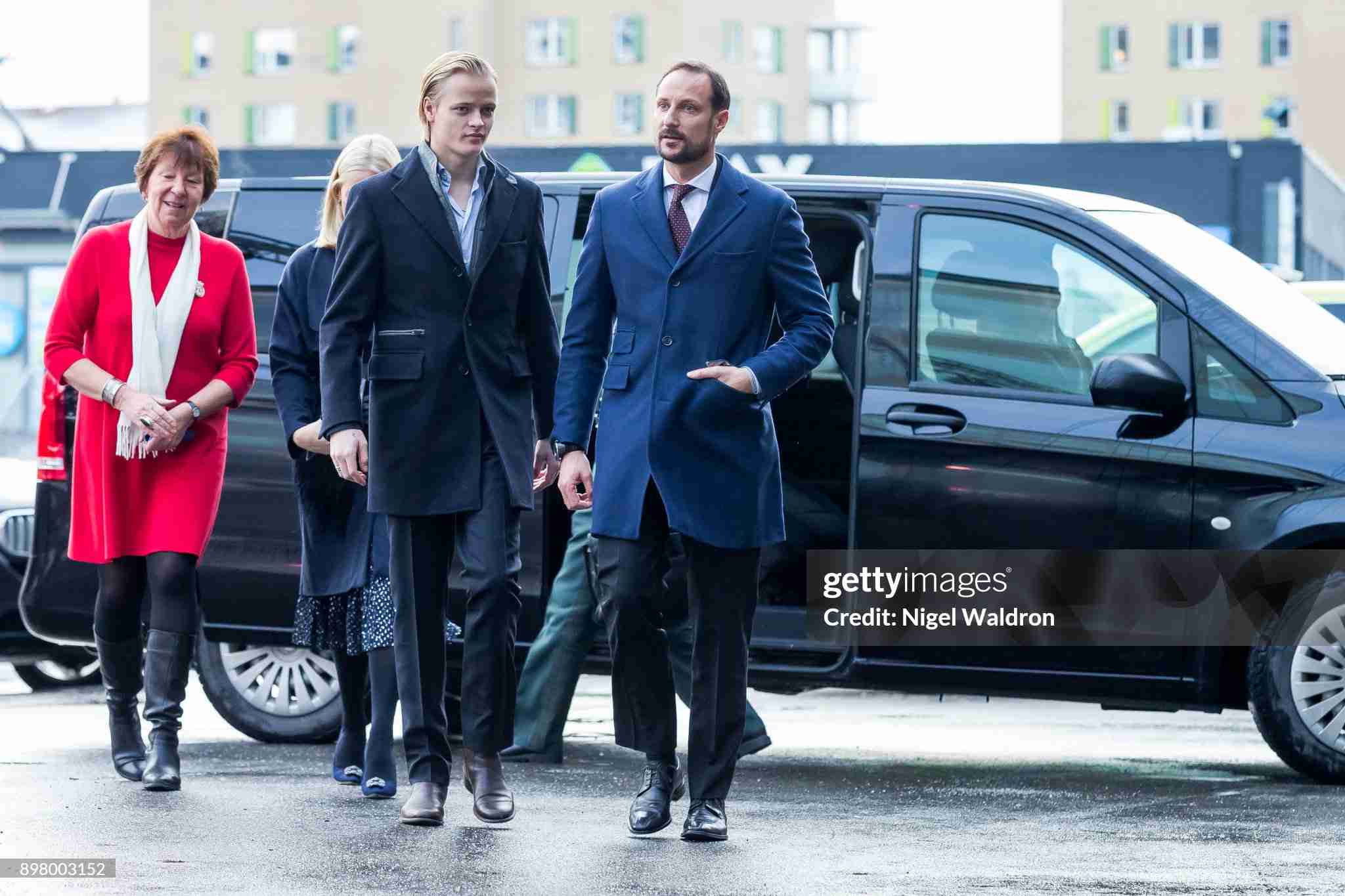 ノルウェー皇太子妃の息子、性的暴行容疑で逮捕