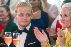 ノルウェー皇太子妃の息子、性的暴行容疑で逮捕