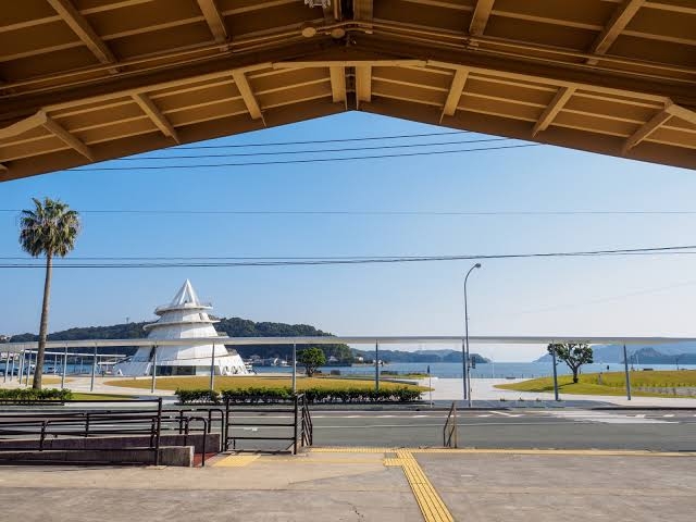 JR三角駅前で帰省中の親子が車にはねられ母親(49)が意識不明 男児(11)は骨折 横断歩道を歩行中 熊本・宇城市