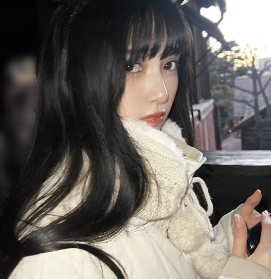 乃木坂46井上和＆池田瑛紗、バックハグ・腕組みで密着「週プレ」表紙登場
