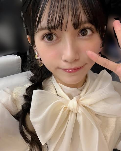 乃木坂46井上和＆池田瑛紗、バックハグ・腕組みで密着「週プレ」表紙登場