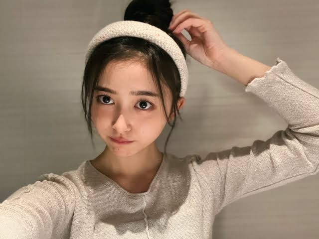 乃木坂46井上和＆池田瑛紗、バックハグ・腕組みで密着「週プレ」表紙登場