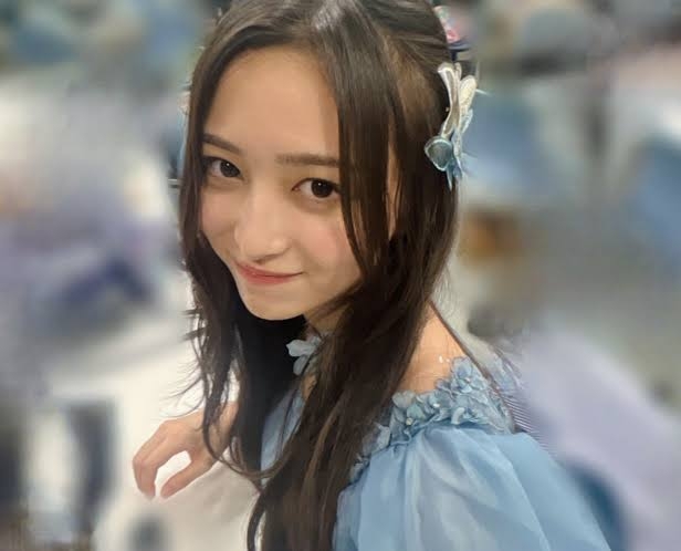 乃木坂46井上和＆池田瑛紗、バックハグ・腕組みで密着「週プレ」表紙登場