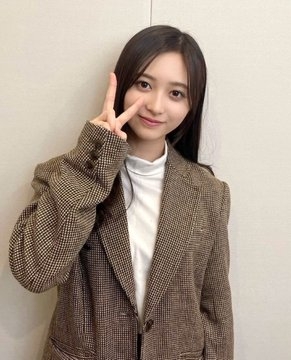 乃木坂46井上和＆池田瑛紗、バックハグ・腕組みで密着「週プレ」表紙登場