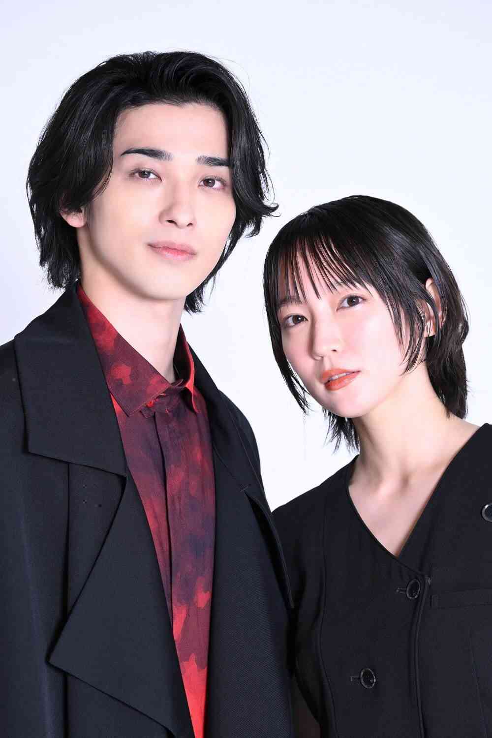 吉岡里帆、タイトな黒ドレスに会場もん絶「きれい…」　大歓声に最強スマイルでお返し