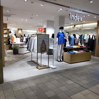 大人もOKのプチプラ服「ユニクロ・GU“以外”で」40代が着るなら？ 高コスパ4ブランドをスタイリストが解説