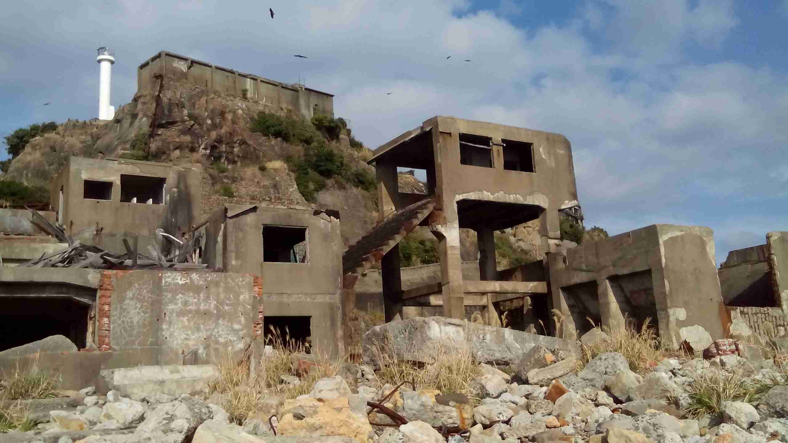 端島(軍艦島)が消える?静かな崩壊が進む世界遺産 水面下の”致命的な脅威” 前例なき技術者たちの挑戦