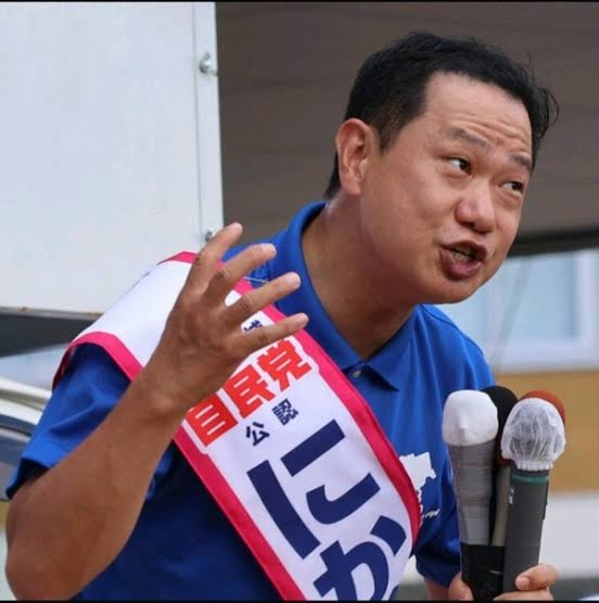 【スクープ】二階俊博・元自民党幹事長の三男・伸康氏が年下30代女性と不倫旅行　直撃に「お付き合いさせていただいている」と認める