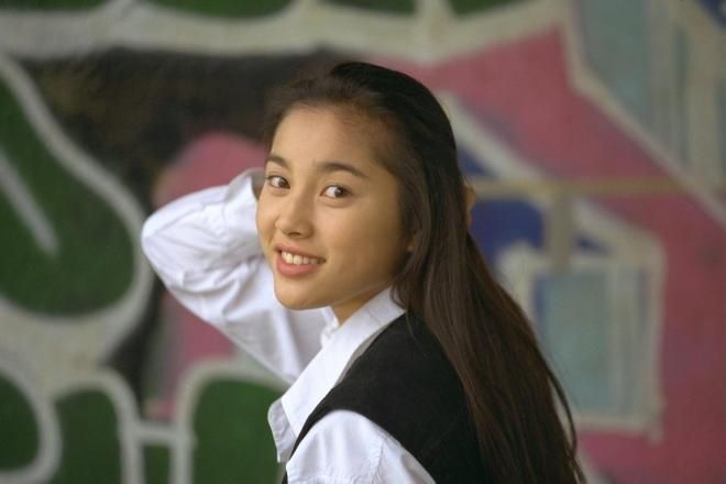 「瀬戸朝香」7年ぶり女優復帰の裏にある“家庭の事情”　夫はジャニーズ問題で揺れ、子ども2人は海外留学で家を出て…