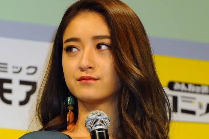 クロちゃん小説家デビュー、破局後初の公の場　婚約指輪代163万円は「取り返したい！」