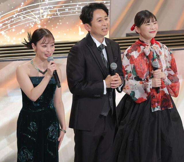 紅白　第2部視聴率32・7％　23年は歴代最低の31・9％　4年連続40％届かず