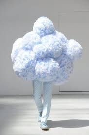 「令和の小林幸子」?Snow Manラウール、体を覆いつくす前衛的な衣装にネット騒然「ほんとに人間?」