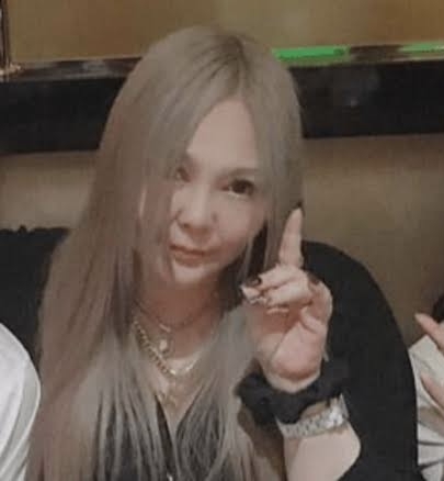 「おばあさんがいる！いやいや私だ（笑）」グレイヘアを選んだ近藤サト「劣化したと言われるのは想定内だったけれど」