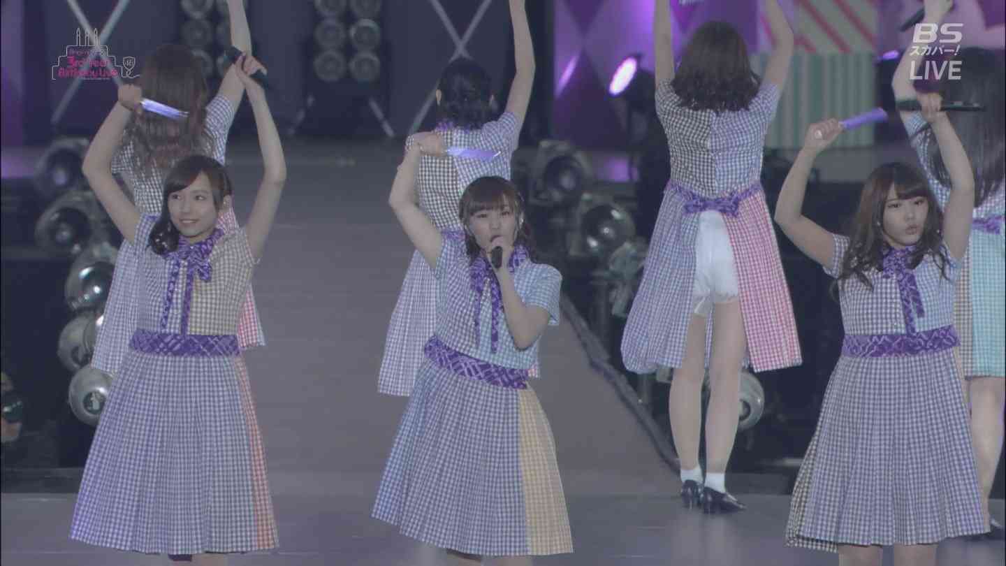 乃木坂46・五百城茉央、あわあわお風呂で美背中披露！　彼女風ベビードールカットも　1st写真集特典公開