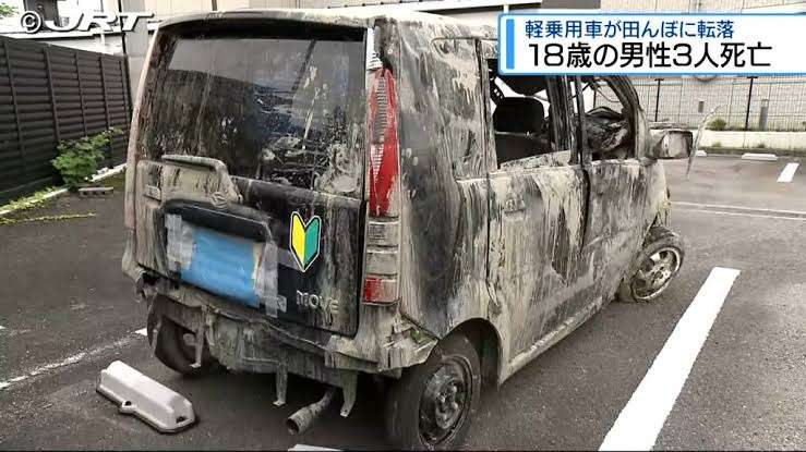 高齢女性運転の車暴走、男女6人が搬送…商業施設駐車場で